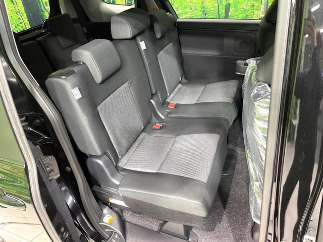 シエンタ ハイブリッドＸ　登録済未使用車　７人乗り　セーフティセンス　電動スライドドア　レーダークルーズコントロール　スマートキー　ＬＥＤヘッドランプ　車線逸脱警報　オートマチックハイビーム　ヘッドライトレベライザー（9枚目）