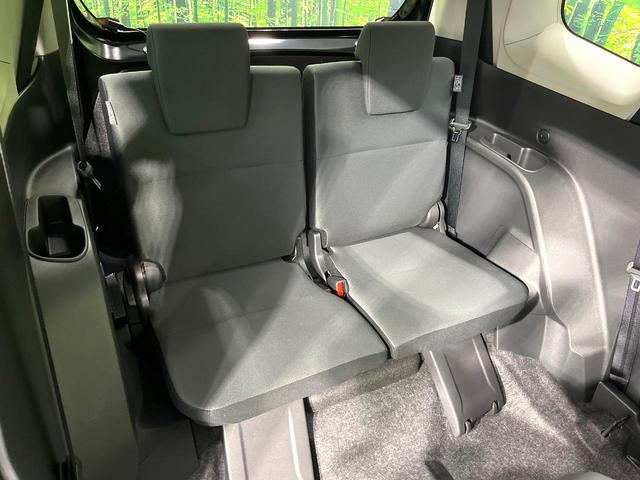 シエンタ ハイブリッドＸ　登録済未使用車　７人乗り　セーフティセンス　電動スライドドア　レーダークルーズコントロール　スマートキー　ＬＥＤヘッドランプ　車線逸脱警報　オートマチックハイビーム　ヘッドライトレベライザー（10枚目）