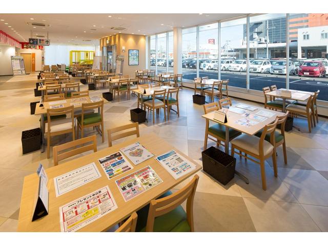 タフト Gターボ 9インチSDナビ ガラスルーフ バックカメラ 衝突被害軽減システム レーダークルーズ 禁煙車 コーナーセンサー スマートキー LEDヘッド 純正15インチアルミ オートハイビーム 車線逸脱警報(78枚目)