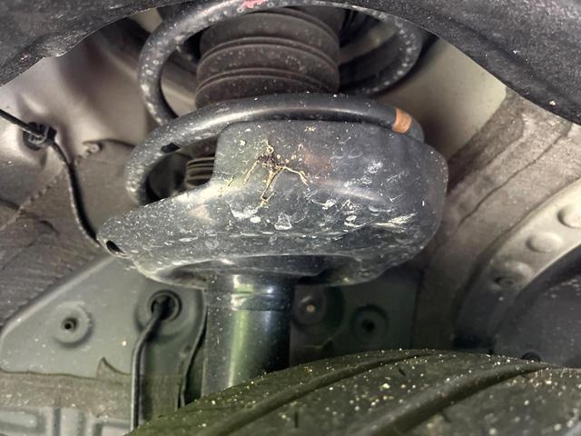 ノア ハイブリッドＳ－Ｇ　純正１０．５型ナビ　トヨタチームメイト　快適利便ＰＫＧ　後席モニター　ユニバーサルステップ　全周囲カメラ　衝突被害軽減システム　レーダークルーズ　ＬＥＤヘッド　ＥＴＣ２．０　オートハイビーム（24枚目）