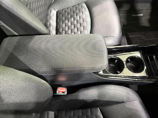 プリウスＰＨＶ Ｓナビパッケージ　Ｔコネクト１１．６型ナビ　バックカメラ　プリクラッシュセーフティ　レーダークルーズコントロール　前席シートヒーター　ＥＴＣ　ドライブレコーダー　ＬＥＤヘッド　オートエアコン（39枚目）