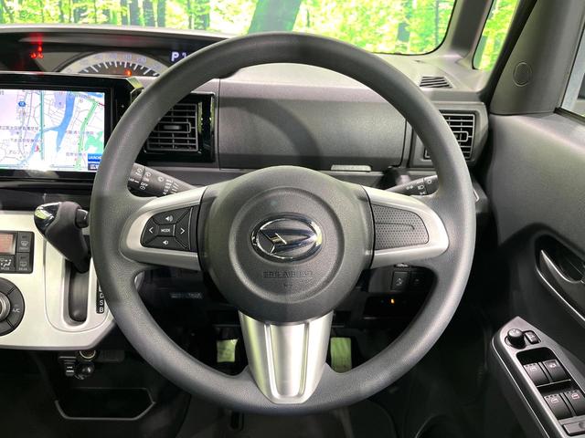 【スエードステアリング】滑りにくい素材が採用され、グリップ性能に優れたステアリングです。ハンドリング時の操作性が向上し、安心・安全な走行に貢献します。高級感あふれる見た目もいいですね♪