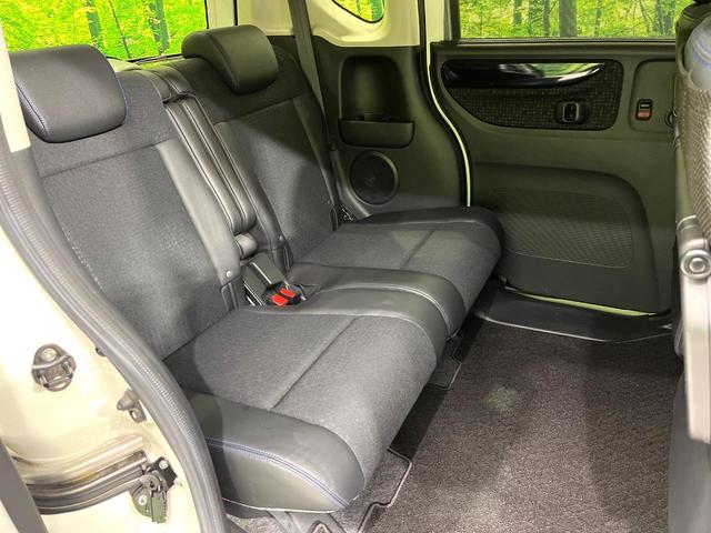 後部座席も気になるようなキズ・汚れやへたり等、大きなダメージはなく、良好な状態です。