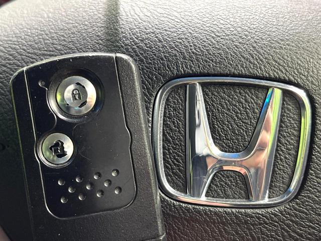 フィット １３Ｇ・スマートセレクション　ファインスタイル　純正ナビ　バックカメラ　スマートキー　ＨＩＤヘッドライト　ビルトインＥＴＣ　ドライブレコーダー　１４インチアルミホイール　オートライト　オートエアコン　ＣＤ　ＴＶ　電動格納ミラー　禁煙（5枚目）