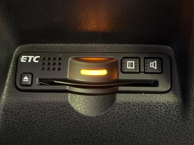 フィット １３Ｇ・スマートセレクション　ファインスタイル　純正ナビ　バックカメラ　スマートキー　ＨＩＤヘッドライト　ビルトインＥＴＣ　ドライブレコーダー　１４インチアルミホイール　オートライト　オートエアコン　ＣＤ　ＴＶ　電動格納ミラー　禁煙（6枚目）