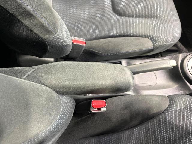 フィット １３Ｇ・スマートセレクション　ファインスタイル　純正ナビ　バックカメラ　スマートキー　ＨＩＤヘッドライト　ビルトインＥＴＣ　ドライブレコーダー　１４インチアルミホイール　オートライト　オートエアコン　ＣＤ　ＴＶ　電動格納ミラー　禁煙（43枚目）