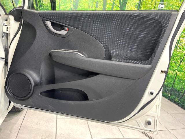 フィット １３Ｇ・スマートセレクション　ファインスタイル　純正ナビ　バックカメラ　スマートキー　ＨＩＤヘッドライト　ビルトインＥＴＣ　ドライブレコーダー　１４インチアルミホイール　オートライト　オートエアコン　ＣＤ　ＴＶ　電動格納ミラー　禁煙（48枚目）