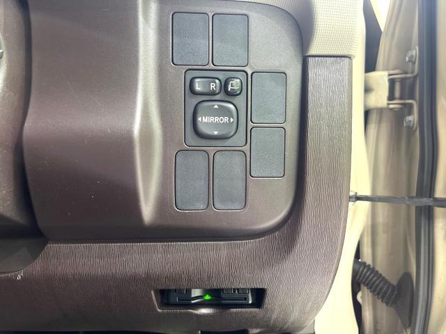 パッソ プラスハナ　純正ナビ　バックカメラ　ＥＴＣ　オートエアコン　スマートキー　ＨＩＤヘッド　電動格納ミラー　パワーウィンドウ　プライバシーガラス　盗難防止システム　純正１４インチアルミホイール（44枚目）