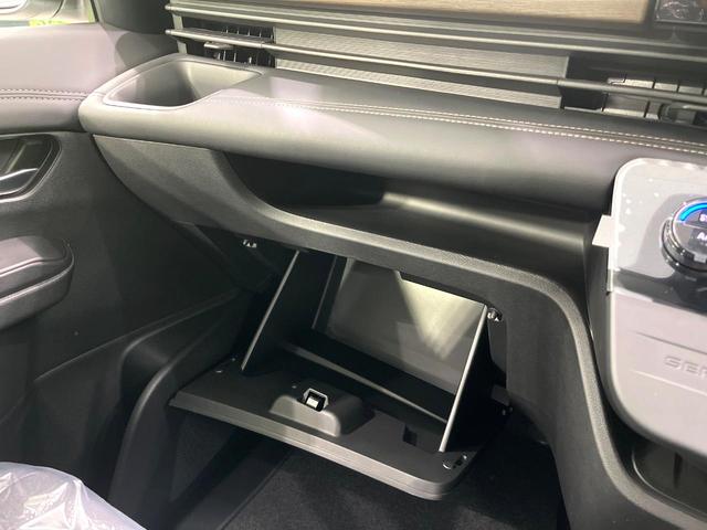 セレナ ハイウェイスターＶ　登録済未使用車　純正１２．３型ナビ　全周囲カメラ　両側電動スライドドア　インテリジェントエマージェンシーブレーキ　ブラインドスポットモニター　ＥＴＣ　ドライブレコーダー（42枚目）