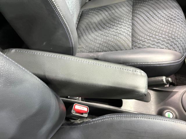 ノート メダリスト　純正ナビ　アラウンドビューモニター　ＨＩＤヘッドランプ　スマートキー　オートエアコン　オートライト　フォグランプ　ＥＴＣ　アームレスト　電動格納ミラー　アイドリングストップ　禁煙車（36枚目）