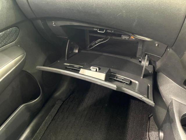 ノート メダリスト　純正ナビ　アラウンドビューモニター　ＨＩＤヘッドランプ　スマートキー　オートエアコン　オートライト　フォグランプ　ＥＴＣ　アームレスト　電動格納ミラー　アイドリングストップ　禁煙車（41枚目）