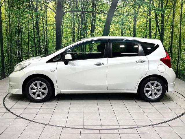 ノート メダリスト　純正ナビ　アラウンドビューモニター　ＨＩＤヘッドランプ　スマートキー　オートエアコン　オートライト　フォグランプ　ＥＴＣ　アームレスト　電動格納ミラー　アイドリングストップ　禁煙車（53枚目）