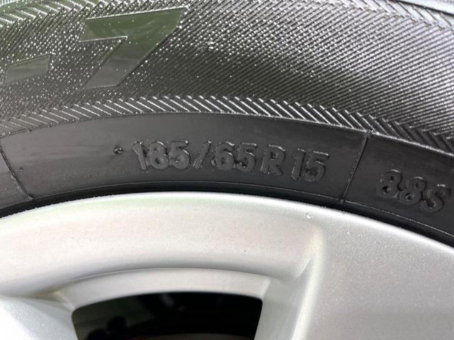 ノート メダリスト　純正ナビ　アラウンドビューモニター　ＨＩＤヘッドランプ　スマートキー　オートエアコン　オートライト　フォグランプ　ＥＴＣ　アームレスト　電動格納ミラー　アイドリングストップ　禁煙車（58枚目）