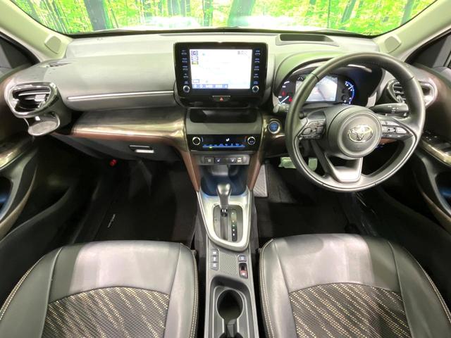 ヤリスクロス ハイブリッドＺ　純正８型ナビ　全周囲カメラ　ヘッドアップディスプレイ　ブラインドスポットモニター　ステアリングヒーター　シートヒーター　パワーシート　ハーフレザーシート　ドライブレコーダー　ＥＴＣ（2枚目）