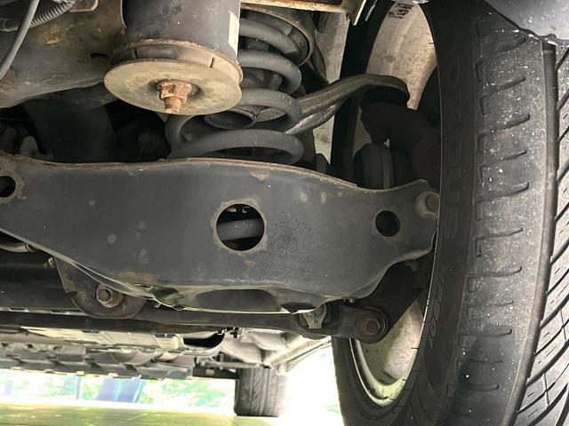 エルグランド ハイウェイスター　プレミアムナビエディション　オーディオ　バックカメラ　フリップダウンモニター　両側電動スライドドア　ＨＩＤヘッドランプ　ＥＴＣ　フォグランプ　ハーフレザーシート　スマートキー　オートライト　純正１７インチアルミ（22枚目）