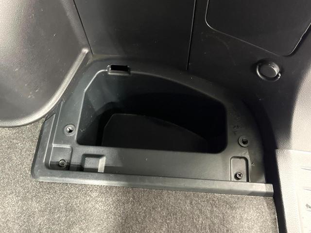 エルグランド ハイウェイスター　プレミアムナビエディション　オーディオ　バックカメラ　フリップダウンモニター　両側電動スライドドア　ＨＩＤヘッドランプ　ＥＴＣ　フォグランプ　ハーフレザーシート　スマートキー　オートライト　純正１７インチアルミ（44枚目）