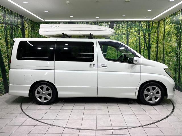 エルグランド ハイウェイスター　プレミアムナビエディション　オーディオ　バックカメラ　フリップダウンモニター　両側電動スライドドア　ＨＩＤヘッドランプ　ＥＴＣ　フォグランプ　ハーフレザーシート　スマートキー　オートライト　純正１７インチアルミ（62枚目）