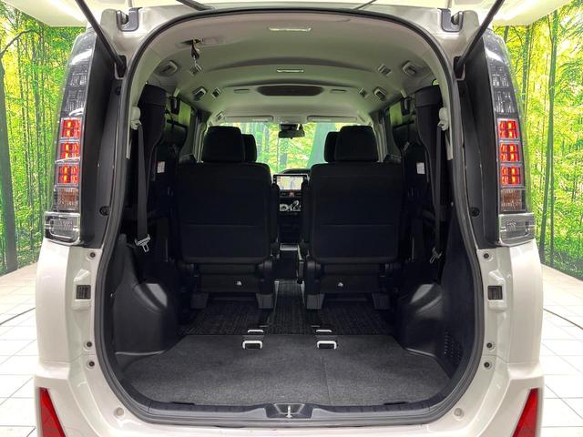 ヴォクシー ハイブリッドＺＳ　煌ＩＩ　純正１０型ナビ　バックカメラ　セーフティセンス　両側電動スライドドア　スマートキー　ＬＥＤヘッドランプ　ビルトインＥＴＣ　オートマチックハイビーム　車線逸脱警報　Ｂｌｕｅｔｏｏｔｈ再生　禁煙車（11枚目）