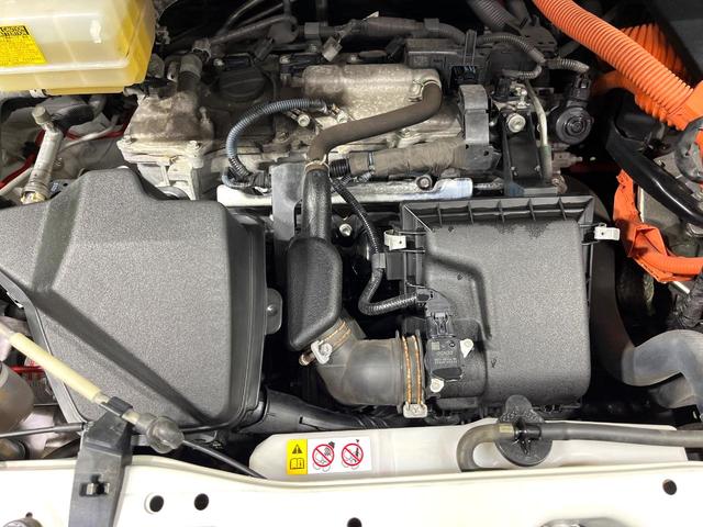 ヴォクシー ハイブリッドＺＳ　煌ＩＩ　純正１０型ナビ　バックカメラ　セーフティセンス　両側電動スライドドア　スマートキー　ＬＥＤヘッドランプ　ビルトインＥＴＣ　オートマチックハイビーム　車線逸脱警報　Ｂｌｕｅｔｏｏｔｈ再生　禁煙車（19枚目）