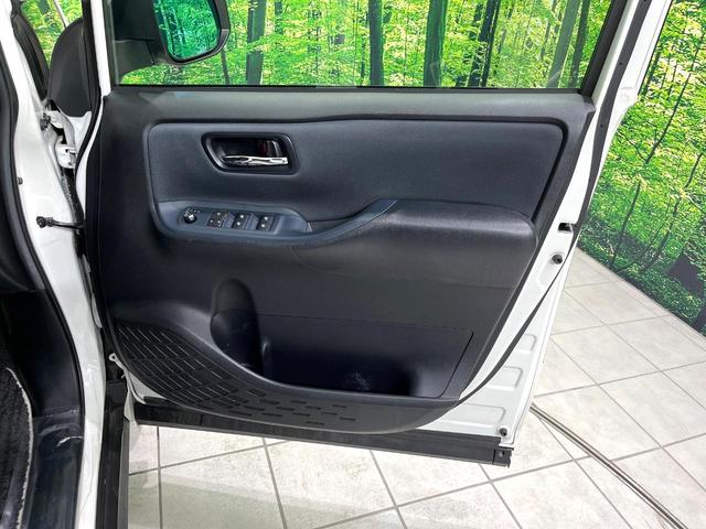 ヴォクシー ハイブリッドＺＳ　煌ＩＩ　純正１０型ナビ　バックカメラ　セーフティセンス　両側電動スライドドア　スマートキー　ＬＥＤヘッドランプ　ビルトインＥＴＣ　オートマチックハイビーム　車線逸脱警報　Ｂｌｕｅｔｏｏｔｈ再生　禁煙車（43枚目）