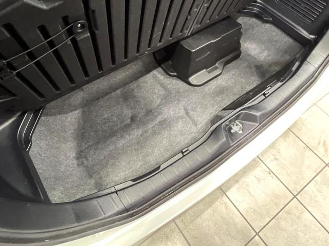 ヴォクシー ハイブリッドＺＳ　煌ＩＩ　純正１０型ナビ　バックカメラ　セーフティセンス　両側電動スライドドア　スマートキー　ＬＥＤヘッドランプ　ビルトインＥＴＣ　オートマチックハイビーム　車線逸脱警報　Ｂｌｕｅｔｏｏｔｈ再生　禁煙車（73枚目）