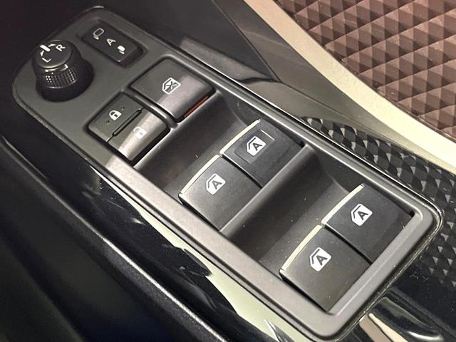 Ｃ－ＨＲ Ｓ　モデリスタエアロ　純正９インチナビ　バックカメラ　衝突被害軽減システム　レーダークルーズ　禁煙車　ハーフレザーシート　ドラレコ　スマートキー　ＬＥＤヘッド　ＥＴＣ２．０　純正１８インチアルミ（33枚目）