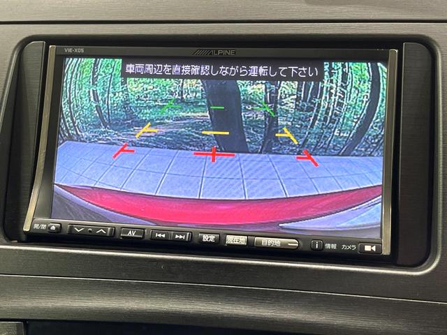 プリウス Ｓ　ＳＤナビ　バックカメラ　ＥＴＣ　オートエアコン　オートライト　ＣＤ／ＤＶＤ再生　スマートキー　禁煙車　電動格納ミラー　パワーウィンドウ　ドアバイザー　プライバシーガラス（4枚目）