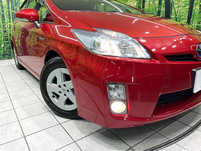 プリウス Ｓ　ＳＤナビ　バックカメラ　ＥＴＣ　オートエアコン　オートライト　ＣＤ／ＤＶＤ再生　スマートキー　禁煙車　電動格納ミラー　パワーウィンドウ　ドアバイザー　プライバシーガラス（12枚目）