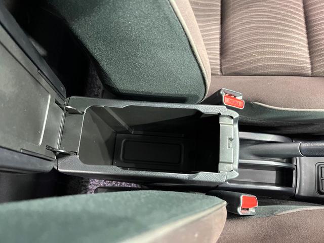 アクア Ｇ　純正ＳＤナビ　バックカメラ　セーフティセンス　クルーズコントロール　ＥＴＣ　スマートキー　Ｂｌｕｅｔｏｏｔｈ再生　フルセグＴＶ　車線逸脱警報　オートマチックハイビーム　禁煙車　アームレスト（40枚目）