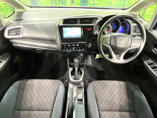 フィット １３Ｇ・Ｌパッケージ　純正ナビ　バックカメラ　シティブレーキアクティブシステム　ＥＴＣ　ドライブレコーダー　Ｂｌｕｅｔｏｏｔｈ接続　ＬＥＤヘッド　スマートキー　電動格納ミラー　パワーウィンドウ　禁煙車（2枚目）