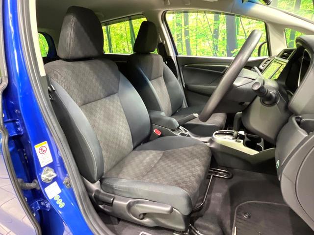 フィット １３Ｇ・Ｌパッケージ　純正ナビ　バックカメラ　シティブレーキアクティブシステム　ＥＴＣ　ドライブレコーダー　Ｂｌｕｅｔｏｏｔｈ接続　ＬＥＤヘッド　スマートキー　電動格納ミラー　パワーウィンドウ　禁煙車（8枚目）