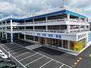 ズラッと並んだ展示車と大きな「N」の看板が目印です!