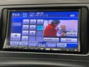 Ｓ　ＳＤナビ　バックカメラ　ＥＴＣ　オートエアコン　オートライト　ＣＤ／ＤＶＤ再生　スマートキー　禁煙車　電動格納ミラー　パワーウィンドウ　ドアバイザー　プライバシーガラス（27枚目）
