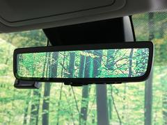 【デジタルインナーミラー】後席の大きな荷物や同乗者で後方が確認しづらい時でも安心！カメラが撮影した車両後方の映像をルームミラー内に表示。クリアな視界で状況の確認が可能です！ 6