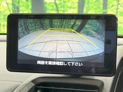 【バックカメラ】駐車時に後方がリアルタイム映像で確認できます。大型商業施設や立体駐車場での駐車時や、夜間のバック時に大活躍！運転スキルに関わらず、今や必須となった装備のひとつです！ 4