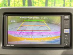 【バックカメラ】駐車時に後方がリアルタイム映像で確認できます。大型商業施設や立体駐車場での駐車時や、夜間のバック時に大活躍！運転スキルに関わらず、今や必須となった装備のひとつです！ 4