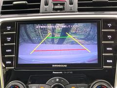 【バックカメラ】駐車時に後方がリアルタイム映像で確認できます。大型商業施設や立体駐車場での駐車時や、夜間のバック時に大活躍！運転スキルに関わらず、今や必須となった装備のひとつです！ 4