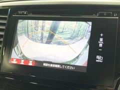 【バックカメラ】駐車時に後方がリアルタイム映像で確認できます。大型商業施設や立体駐車場での駐車時や、夜間のバック時に大活躍！運転スキルに関わらず、今や必須となった装備のひとつです！ 6