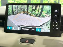 【バックカメラ】駐車時に後方がリアルタイム映像で確認できます。大型商業施設や立体駐車場での駐車時や、夜間のバック時に大活躍！運転スキルに関わらず、今や必須となった装備のひとつです！ 4