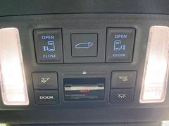 【両側パワースライドドア】スマートキーや運転席のスイッチで後席両側スライドドアの開閉が可能♪電動だから力を入れてドアを開ける必要が無く、小さなお子様でも簡単に開け閉めでき快適です♪ 7