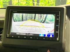 【バックカメラ】駐車時に後方がリアルタイム映像で確認できます。大型商業施設や立体駐車場での駐車時や、夜間のバック時に大活躍！運転スキルに関わらず、今や必須となった装備のひとつです！ 4