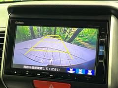 【バックカメラ】駐車時に後方がリアルタイム映像で確認できます。大型商業施設や立体駐車場での駐車時や、夜間のバック時に大活躍！運転スキルに関わらず、今や必須となった装備のひとつです！ 4