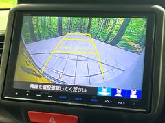 【バックカメラ】駐車時に後方がリアルタイム映像で確認できます。大型商業施設や立体駐車場での駐車時や、夜間のバック時に大活躍！運転スキルに関わらず、今や必須となった装備のひとつです！ 4