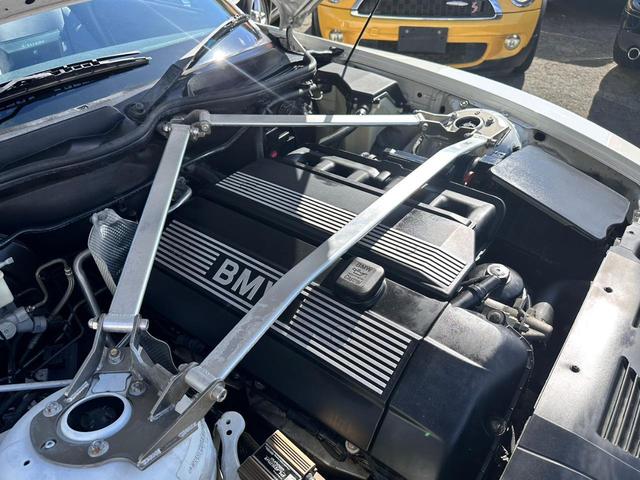 BMW Z4 2.2i | 2004 | WHITE | 120000 km | details.- Japanese