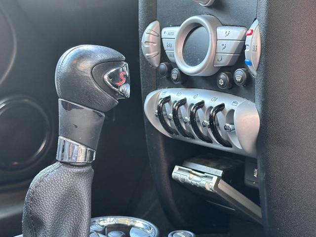 MINI クーパーS 車検整備付 JCWキット付き JCWマフラー スポーツモード搭載 修復歴無し 正規ディーラー車 ETC付き ステムシール タイミングチェーン交換 ターボ パドルシフト(75枚目)