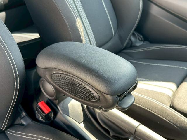 ＭＩＮＩ クーパーＳ　車検整備付　ＥＴＣ　ナビ　Ｂｌｕｅｔｏｏｔｈ対応　前後ドライブレコーダー　正規ディーラー車　修復歴無（32枚目）