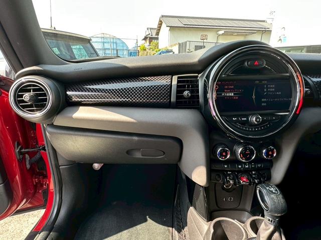 ＭＩＮＩ クーパーＳ　車検整備付　ＥＴＣ　ナビ　Ｂｌｕｅｔｏｏｔｈ対応　前後ドライブレコーダー　正規ディーラー車　修復歴無（34枚目）