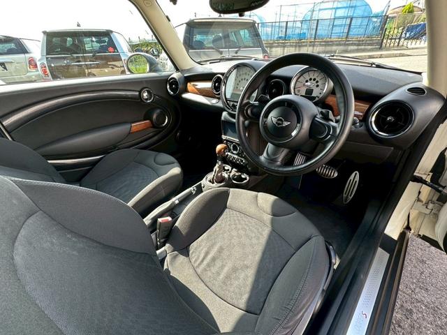 ＭＩＮＩ クーパーＳ　クラブマン　後期型　カロッツェリアナビ　Ｂｌｕｅｔｏｏｔｈ対応　ＴＶ　ＥＴＣ　シートヒーター付　正規ディーラー車　修復歴無　車検整備付　タイミングチェーン　ステムシール交換　パドルシフト　ターボ（18枚目）