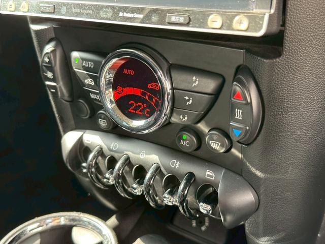 ＭＩＮＩ クーパーＳ　クラブマン　後期型　カロッツェリアナビ　Ｂｌｕｅｔｏｏｔｈ対応　ＴＶ　ＥＴＣ　シートヒーター付　正規ディーラー車　修復歴無　車検整備付　タイミングチェーン　ステムシール交換　パドルシフト　ターボ（22枚目）