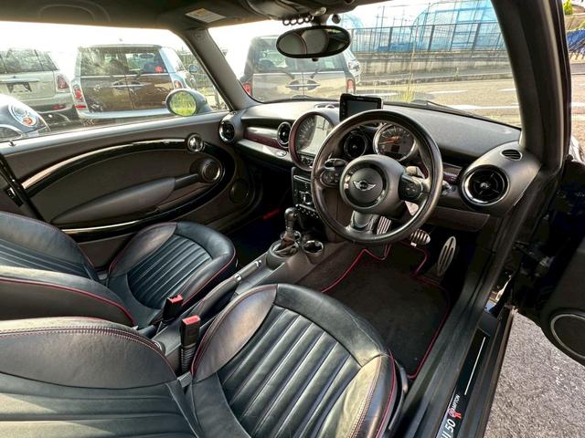 ＭＩＮＩ クーパーＳ　クラブマン　ハンプトン　ミッドナイトブラック　車検整備付　後期型　修復歴無　レザーシート　シートヒーター付き　正規ディーラー車　ナビ付　タイミングチェーン　ステムシール交換（17枚目）